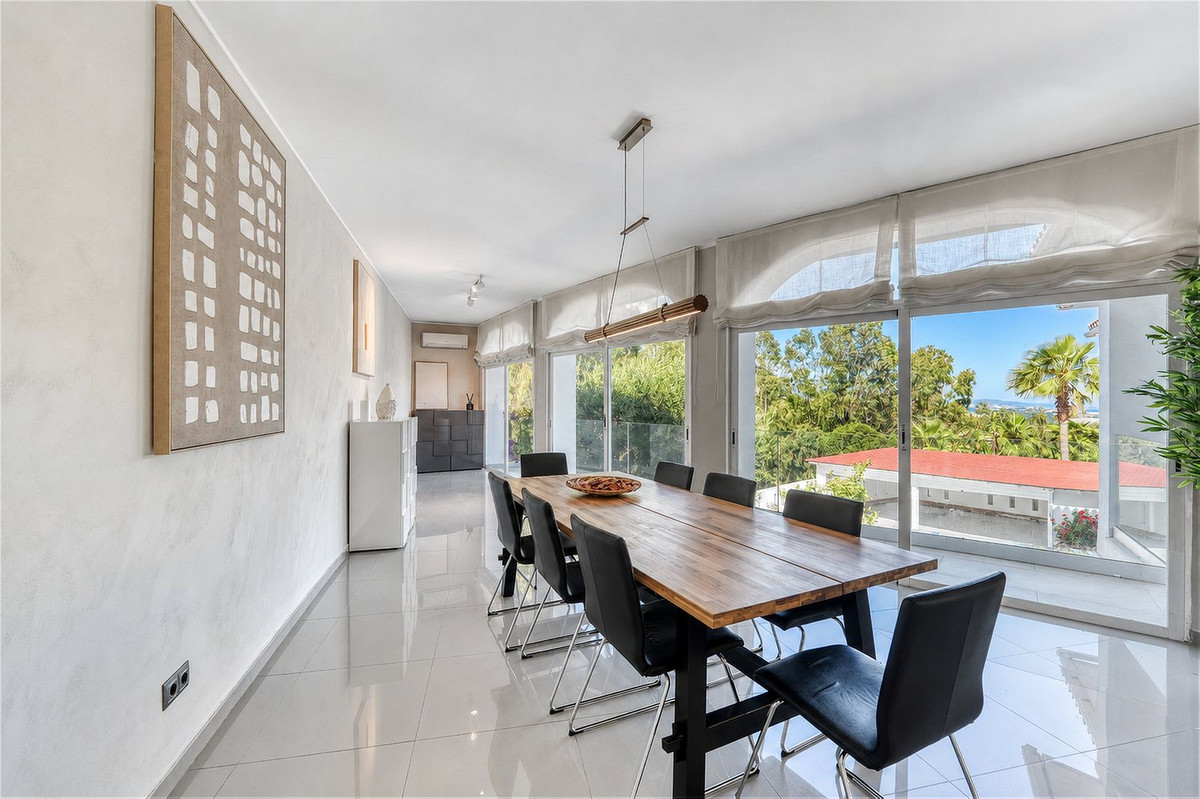 4 Bed Townhouse for sale in Benahavís Costa Del Sol, Málaga, Spain
