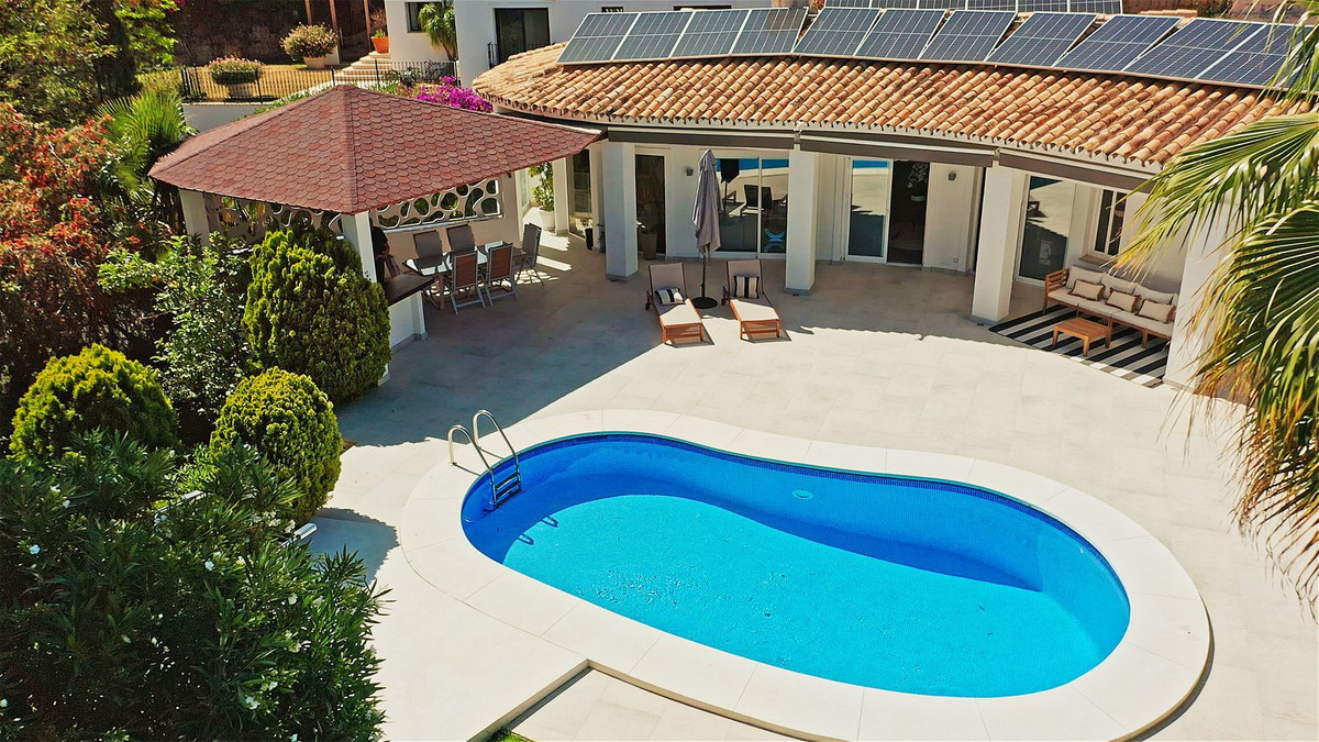 4 Bed Townhouse for sale in Benahavís Costa Del Sol, Málaga, Spain