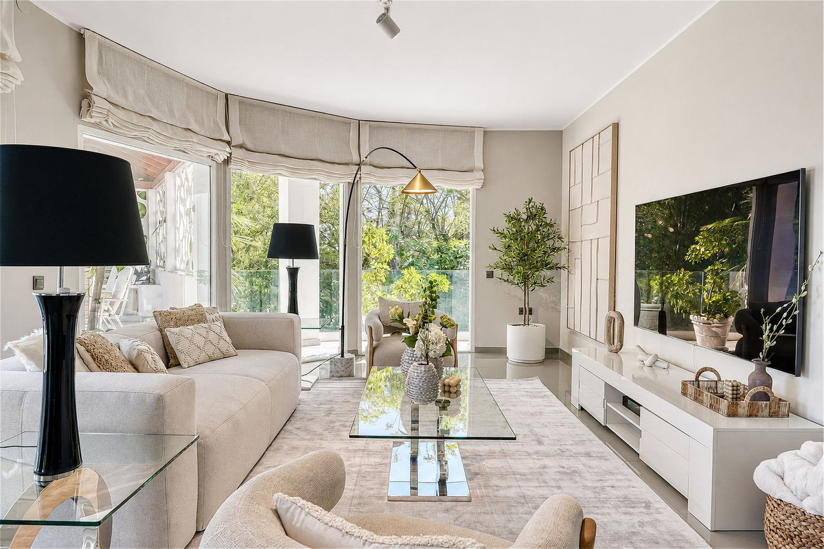 4 Bed Townhouse for sale in Benahavís Costa Del Sol, Málaga, Spain