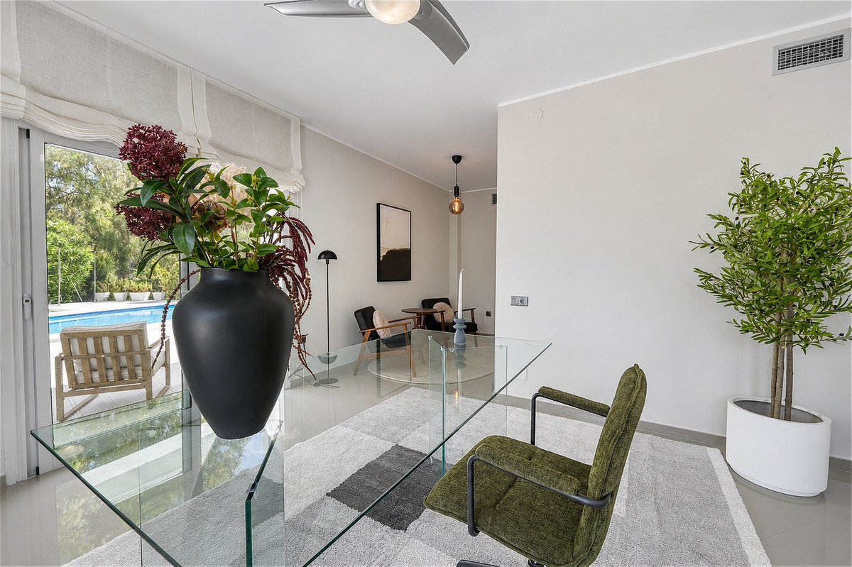 4 Bed Townhouse for sale in Benahavís Costa Del Sol, Málaga, Spain