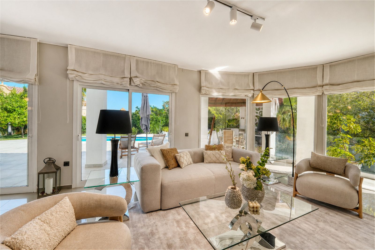 4 Bed Townhouse for sale in Benahavís Costa Del Sol, Málaga, Spain