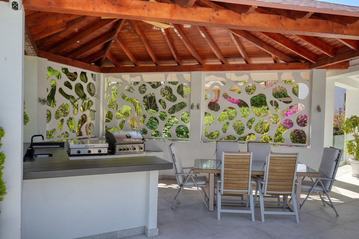 4 Bed Townhouse for sale in Benahavís Costa Del Sol, Málaga, Spain
