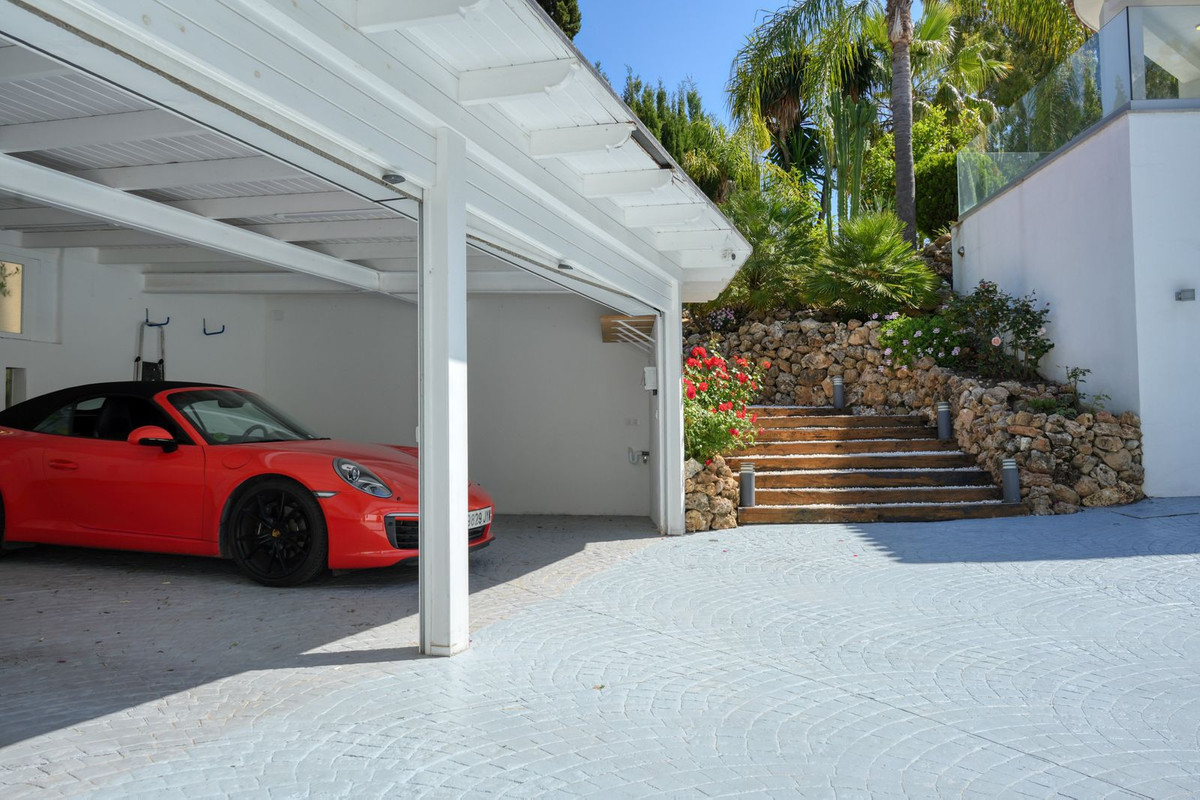 4 Bed Townhouse for sale in Benahavís Costa Del Sol, Málaga, Spain