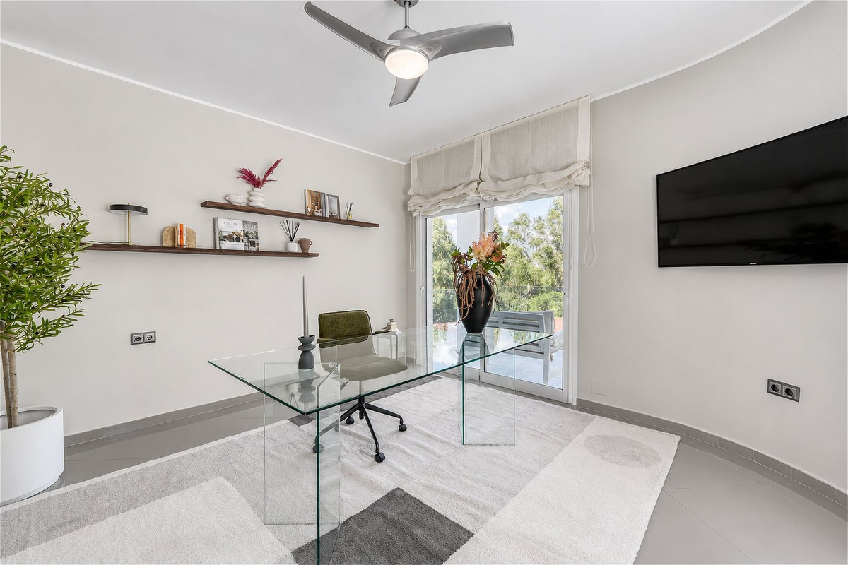 4 Bed Townhouse for sale in Benahavís Costa Del Sol, Málaga, Spain