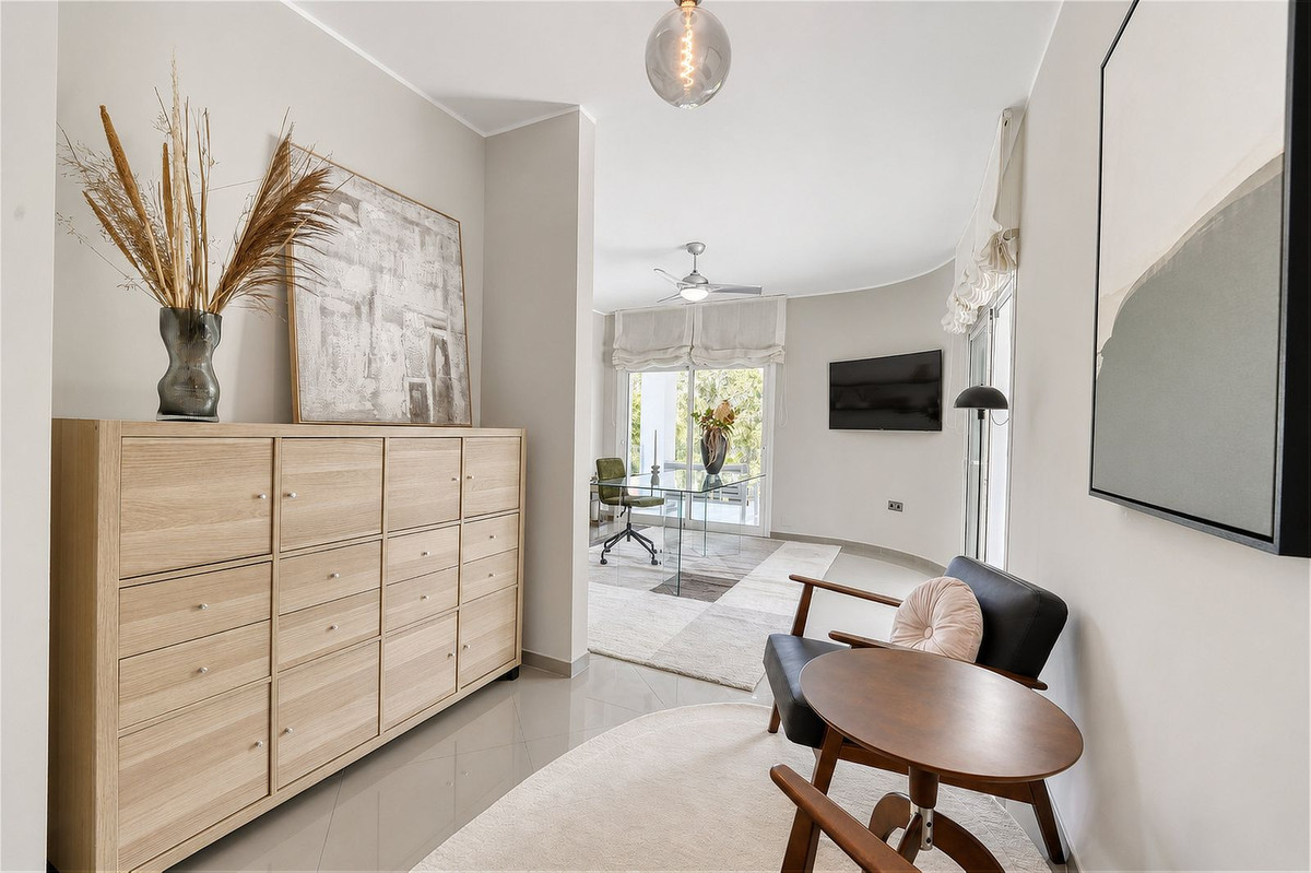 4 Bed Townhouse for sale in Benahavís Costa Del Sol, Málaga, Spain