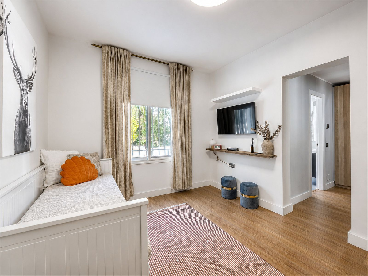 4 Bed Townhouse for sale in Benahavís Costa Del Sol, Málaga, Spain