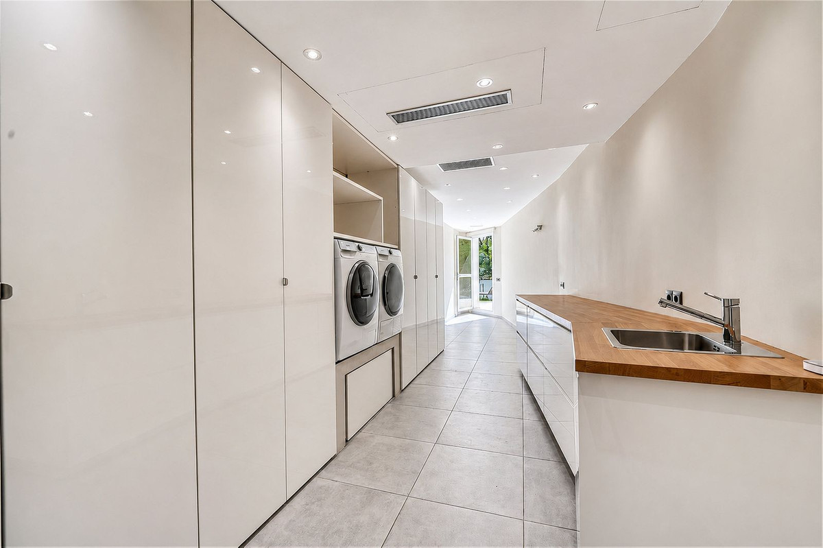 4 Bed Townhouse for sale in Benahavís Costa Del Sol, Málaga, Spain