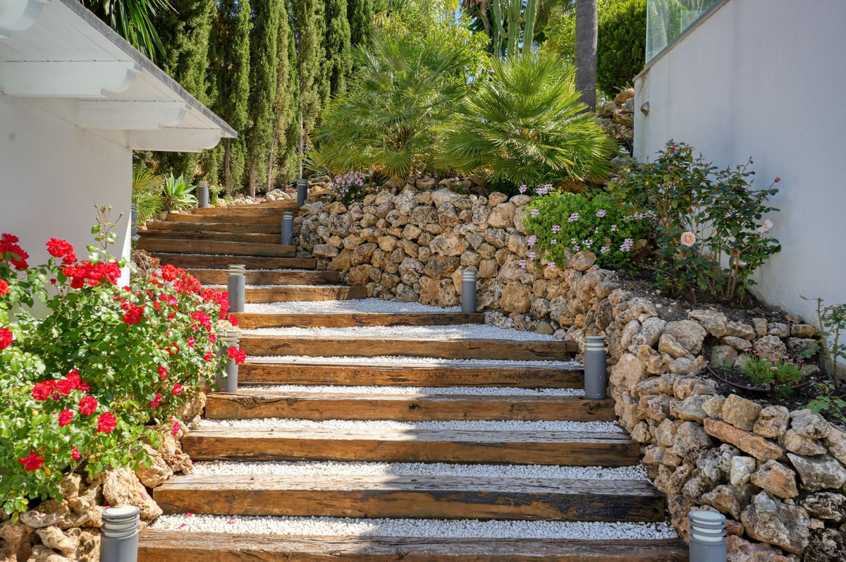 4 Bed Townhouse for sale in Benahavís Costa Del Sol, Málaga, Spain
