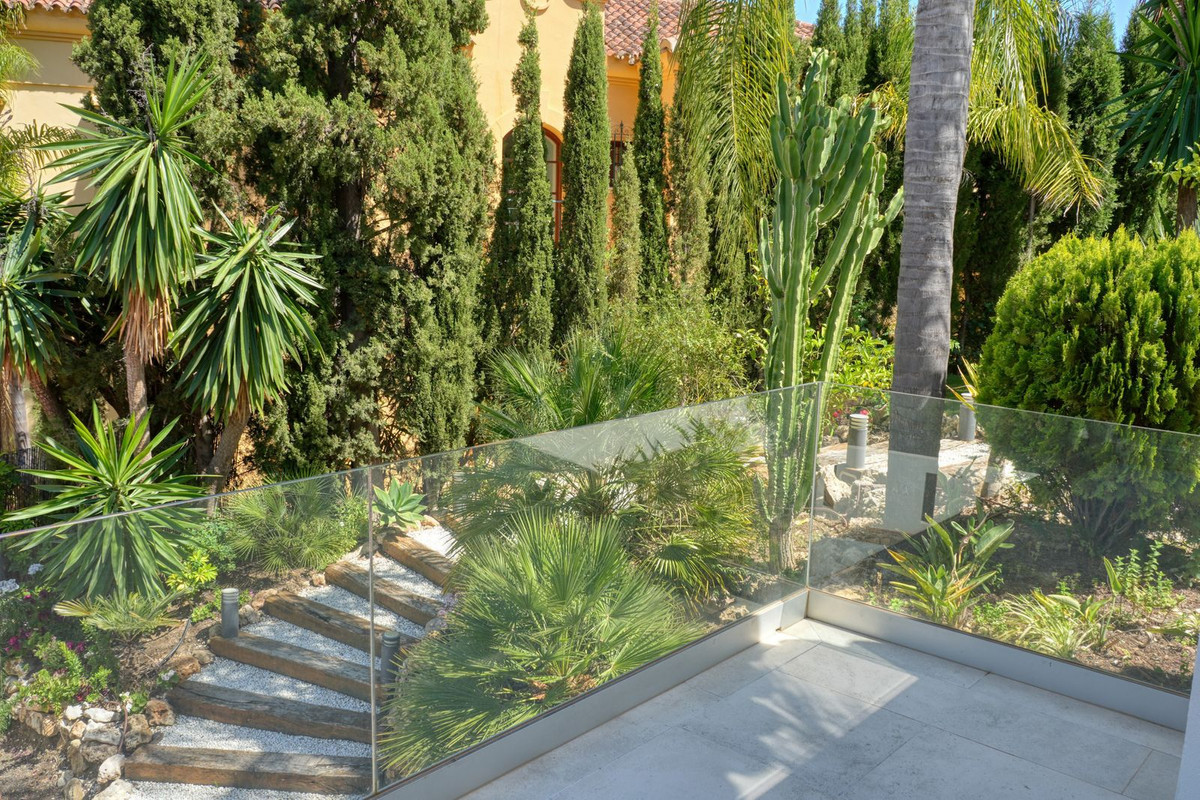 4 Bed Townhouse for sale in Benahavís Costa Del Sol, Málaga, Spain