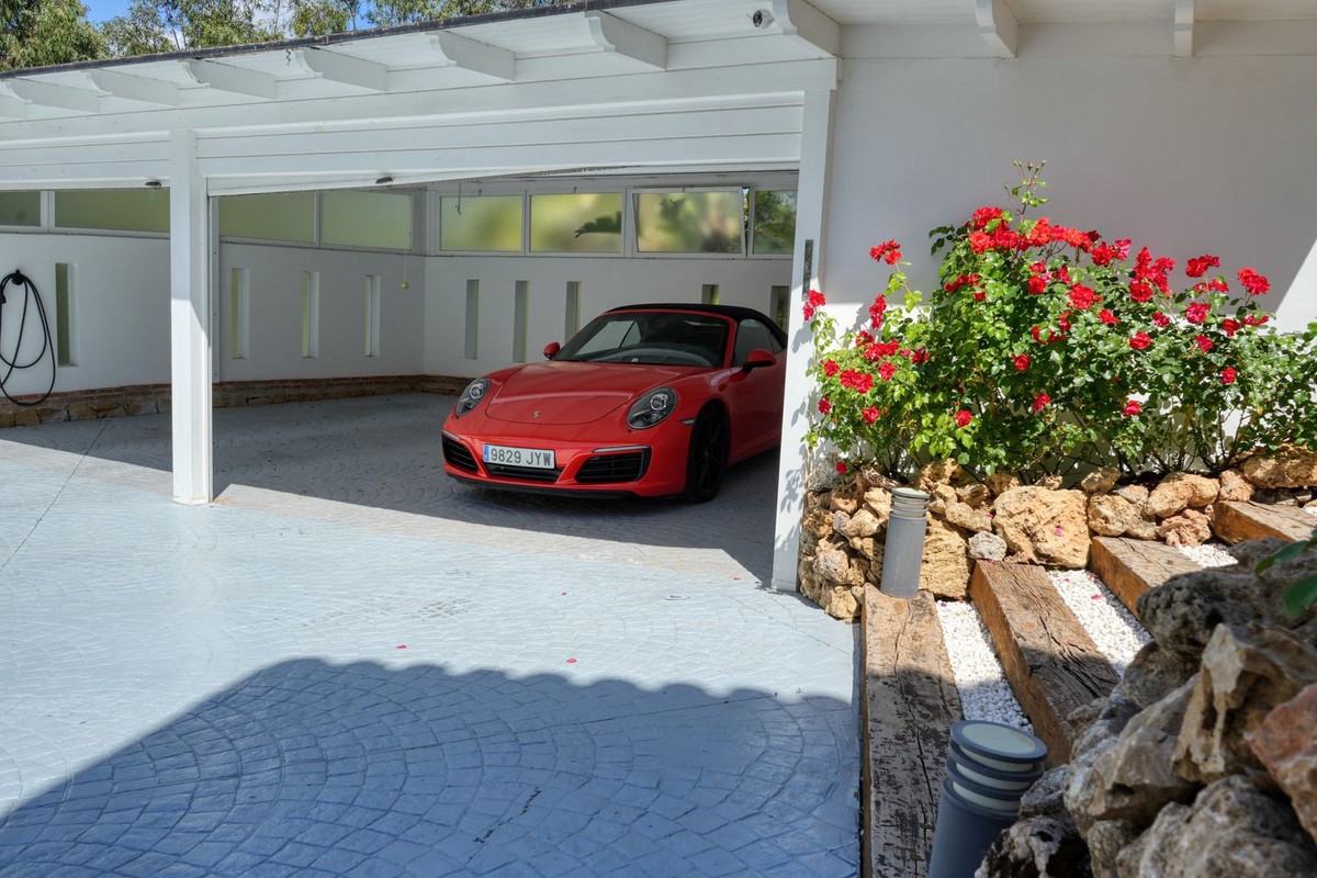 4 Bed Townhouse for sale in Benahavís Costa Del Sol, Málaga, Spain