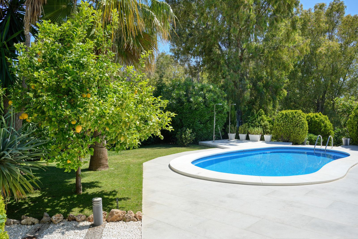 4 Bed Townhouse for sale in Benahavís Costa Del Sol, Málaga, Spain