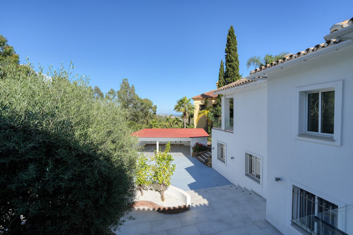 4 Bed Townhouse for sale in Benahavís Costa Del Sol, Málaga, Spain