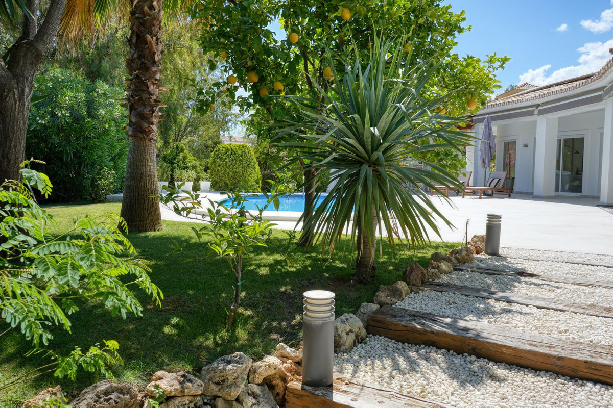 4 Bed Townhouse for sale in Benahavís Costa Del Sol, Málaga, Spain
