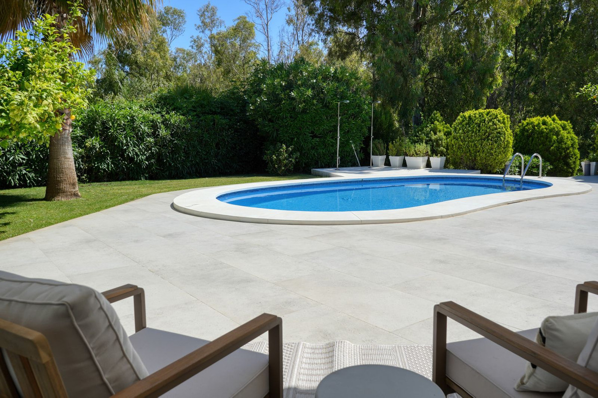 4 Bed Townhouse for sale in Benahavís Costa Del Sol, Málaga, Spain