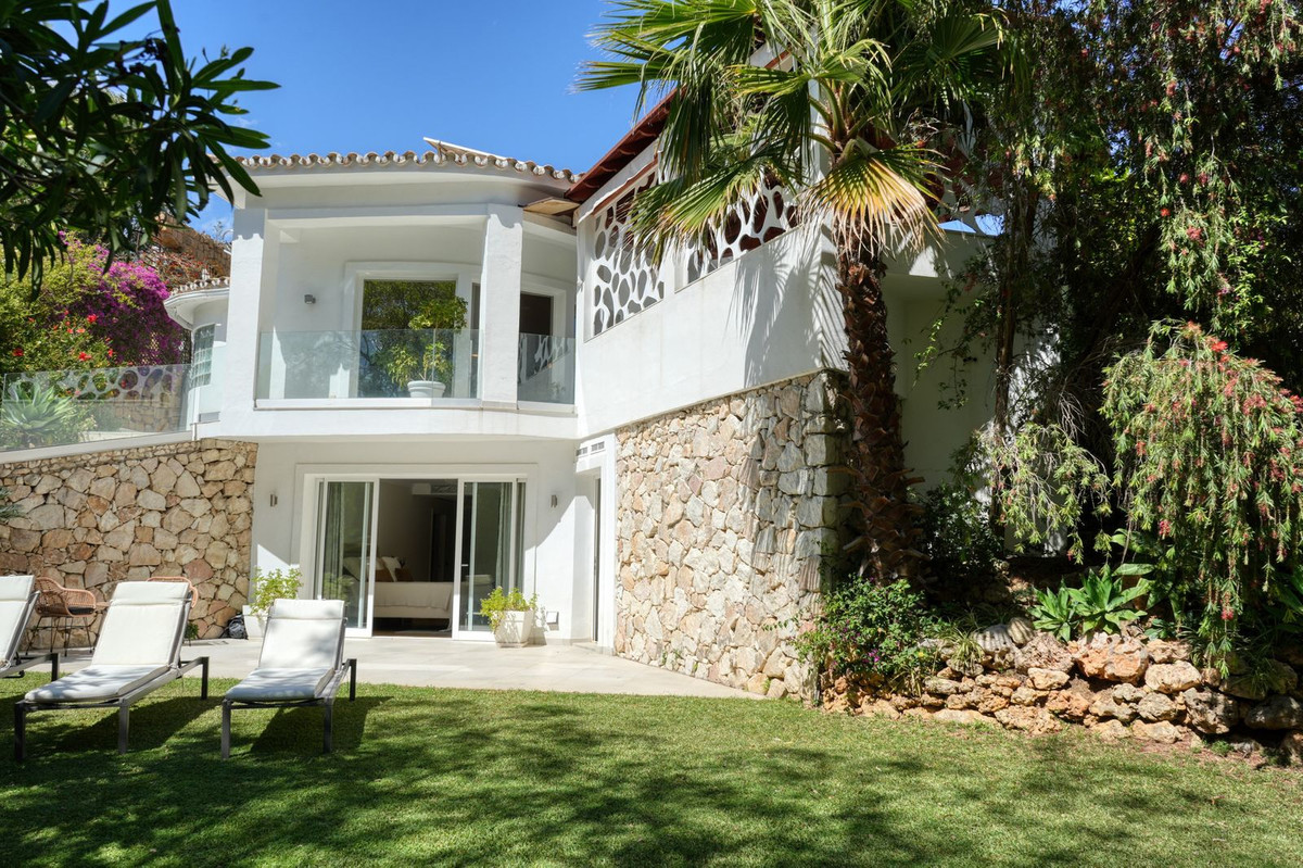 4 Bed Townhouse for sale in Benahavís Costa Del Sol, Málaga, Spain
