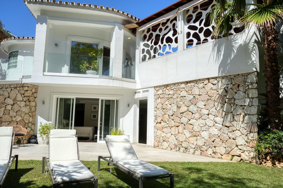 4 Bed Townhouse for sale in Benahavís Costa Del Sol, Málaga, Spain