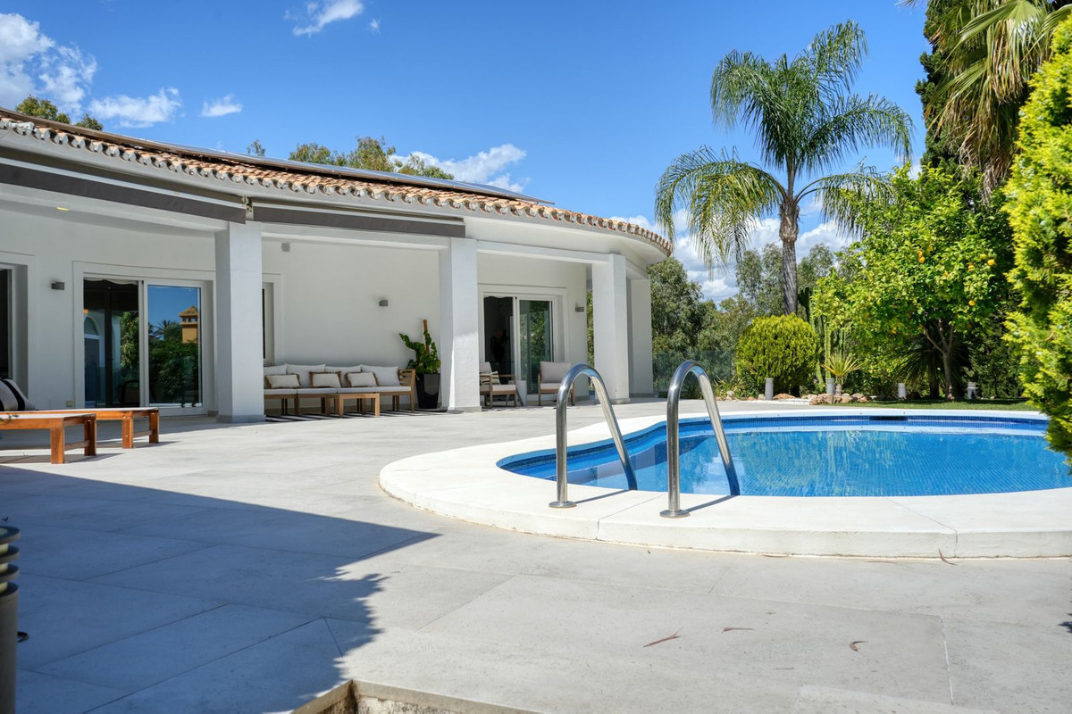 4 Bed Townhouse for sale in Benahavís Costa Del Sol, Málaga, Spain