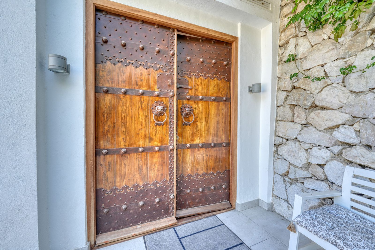 4 Bed Townhouse for sale in Benahavís Costa Del Sol, Málaga, Spain