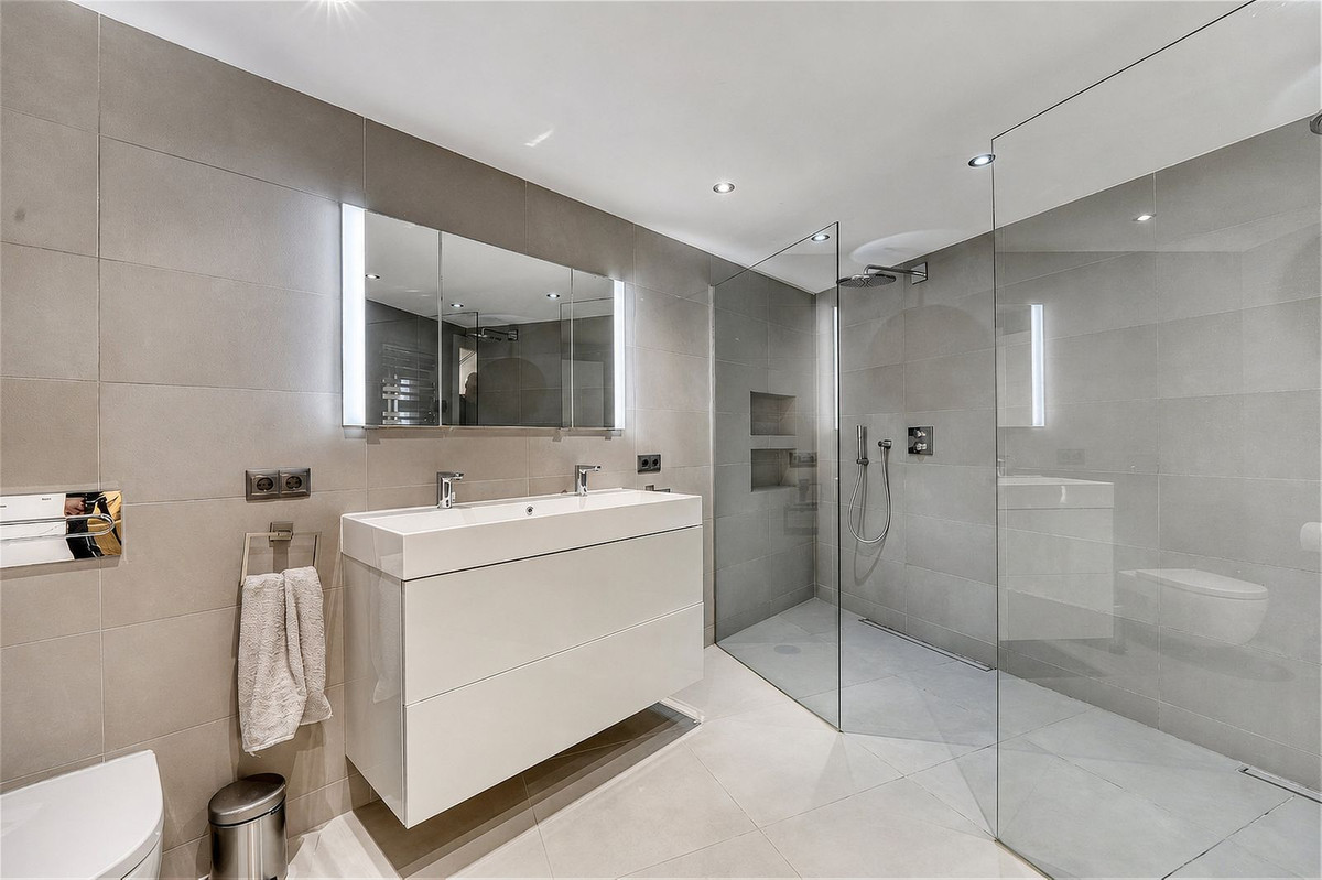 4 Bed Townhouse for sale in Benahavís Costa Del Sol, Málaga, Spain