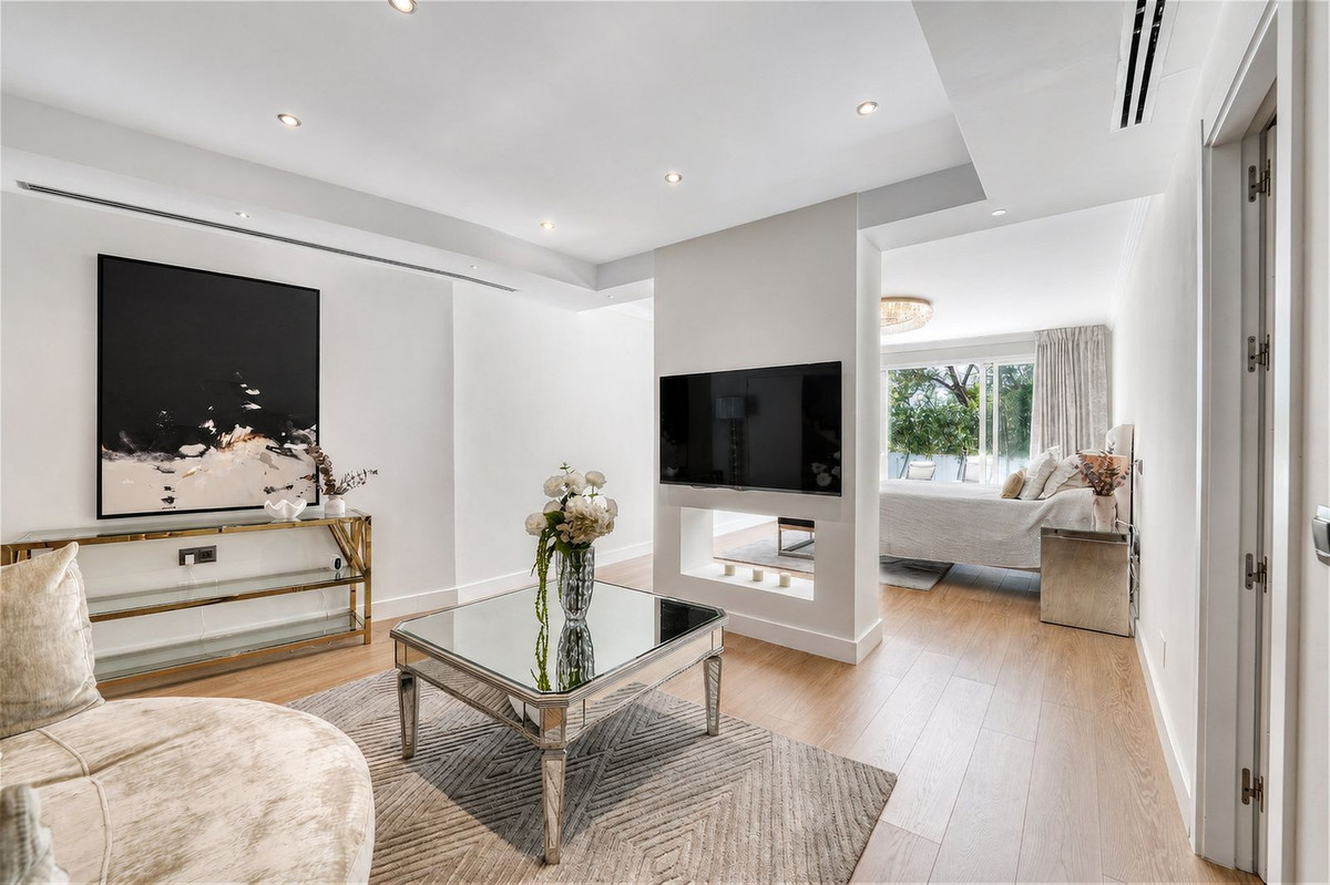 4 Bed Townhouse for sale in Benahavís Costa Del Sol, Málaga, Spain