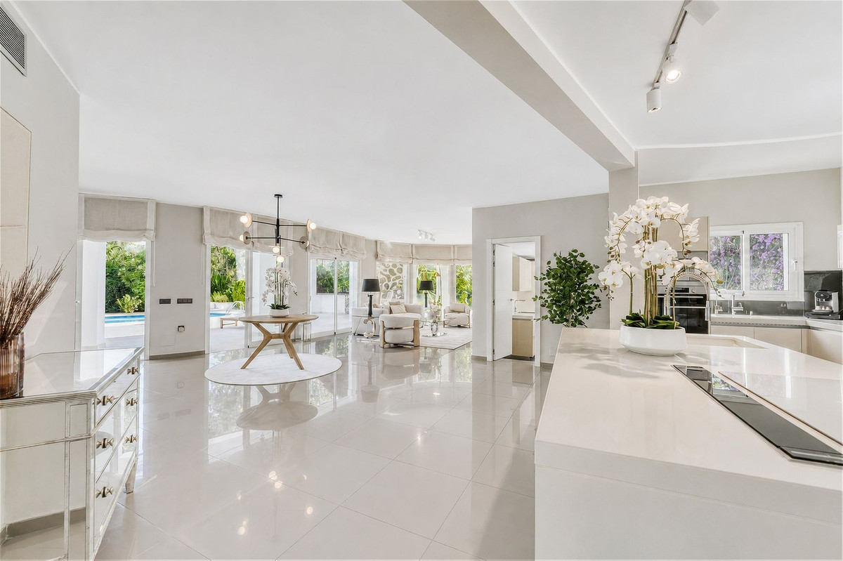 4 Bed Townhouse for sale in Benahavís Costa Del Sol, Málaga, Spain