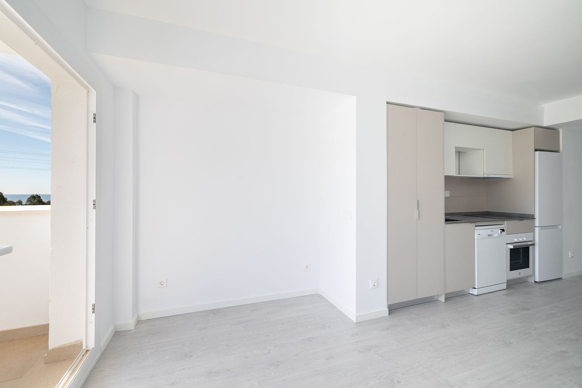 3 Bed Apartment for sale in Torreblanca Costa Del Sol, Málaga, Spain