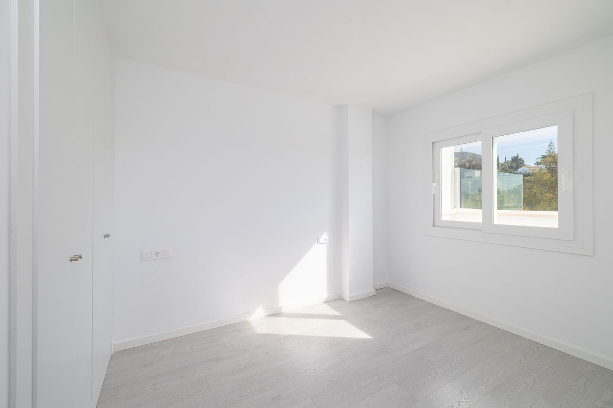 3 Bed Apartment for sale in Torreblanca Costa Del Sol, Málaga, Spain