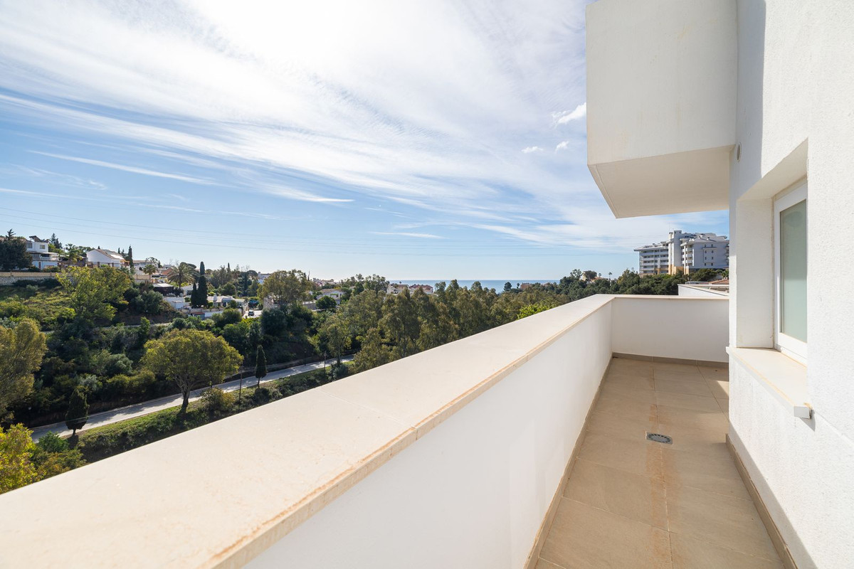 3 Bed Apartment for sale in Torreblanca Costa Del Sol, Málaga, Spain
