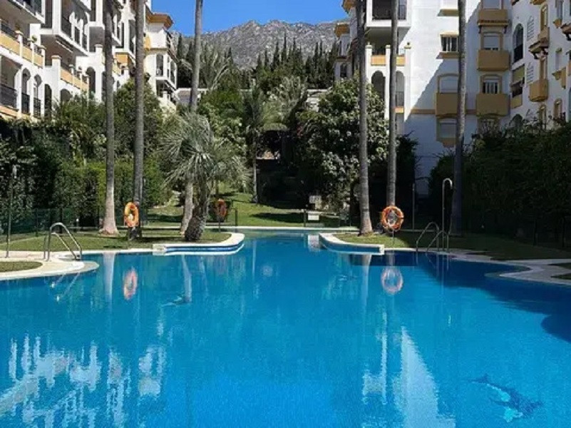 4 Bed Apartment for sale in The Golden Mile Costa Del Sol, Málaga, Spain