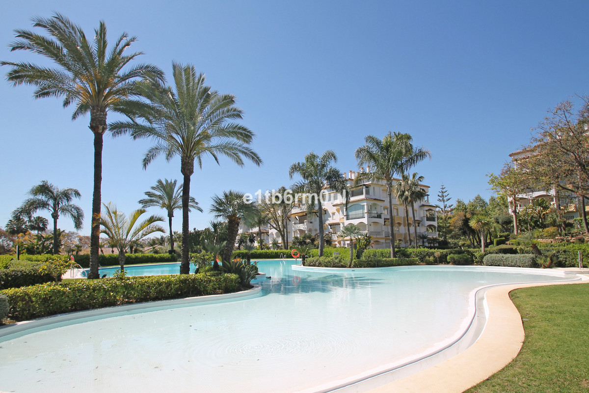 Se vende Apartamento Planta Media de 2 dormitorios en Costa Del Sol, Málaga, España