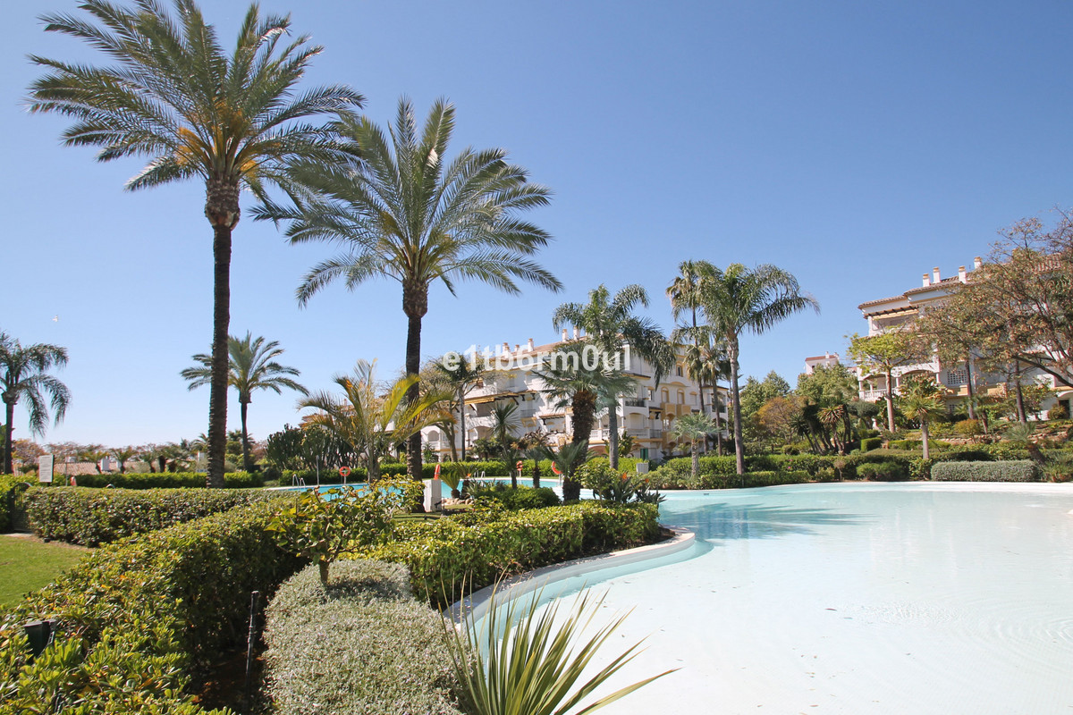 Se vende Apartamento Planta Media de 2 dormitorios en Costa Del Sol, Málaga, España