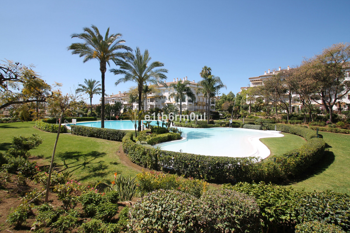 Se vende Apartamento Planta Media de 2 dormitorios en Costa Del Sol, Málaga, España