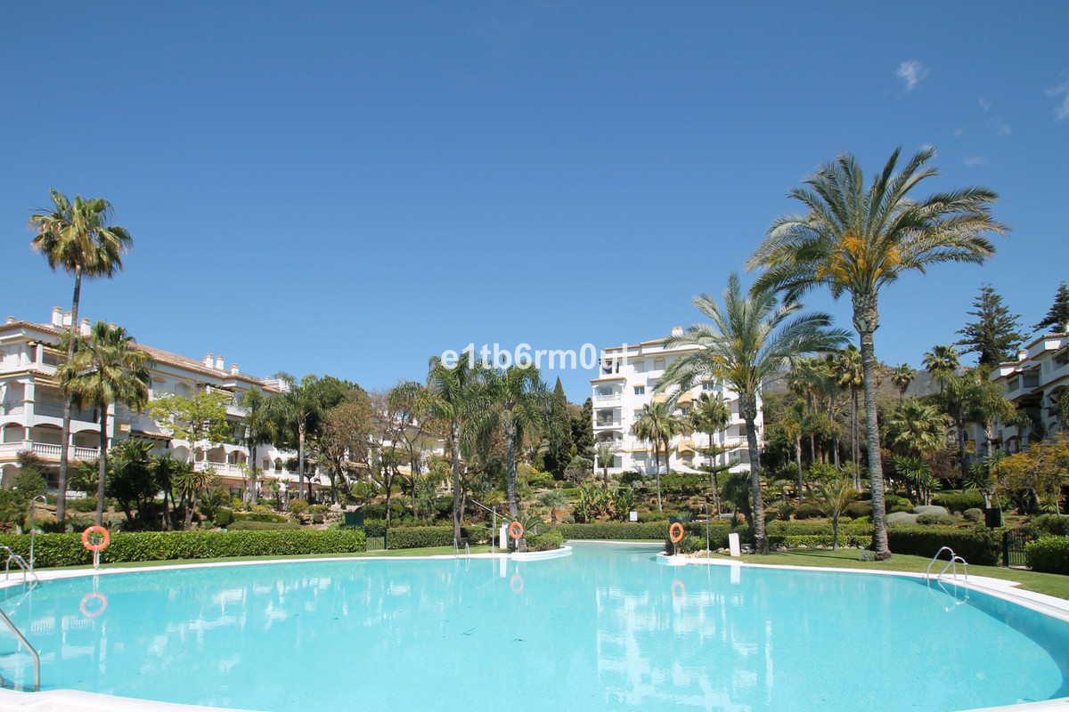Se vende Apartamento Planta Media de 2 dormitorios en Costa Del Sol, Málaga, España