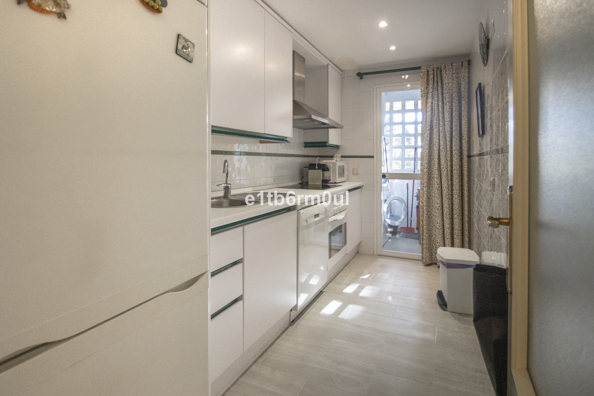 Se vende Apartamento Planta Media de 2 dormitorios en Costa Del Sol, Málaga, España