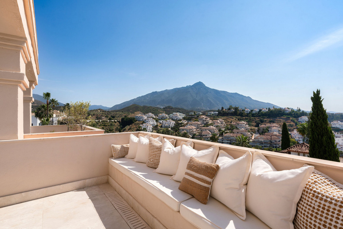 3 Bed Apartment for sale in Nueva Andalucía Costa Del Sol, Málaga, Spain