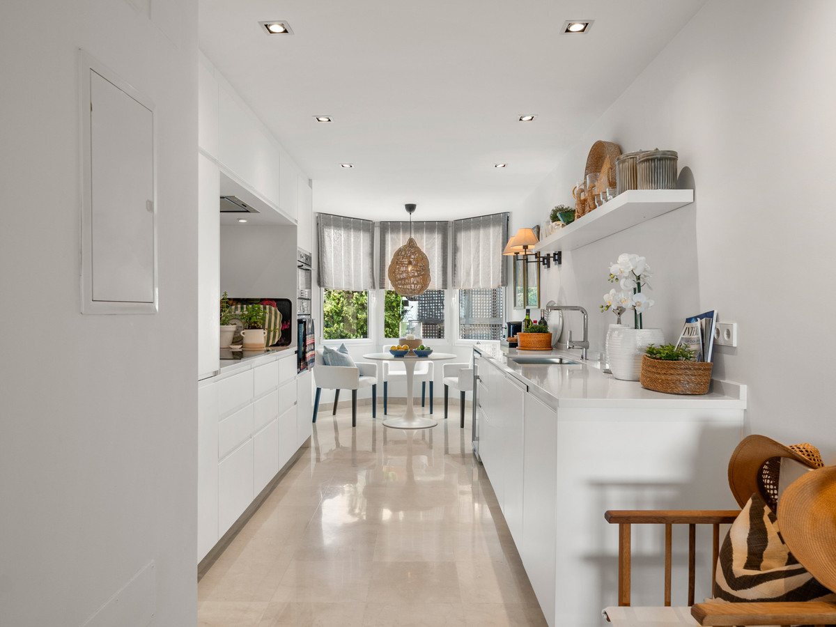 3 Bed Apartment for sale in Nueva Andalucía Costa Del Sol, Málaga, Spain