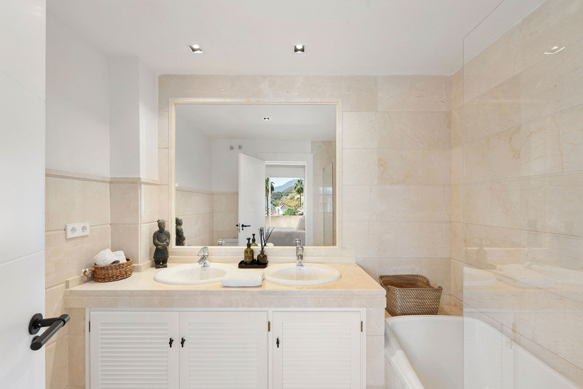 3 Bed Apartment for sale in Nueva Andalucía Costa Del Sol, Málaga, Spain