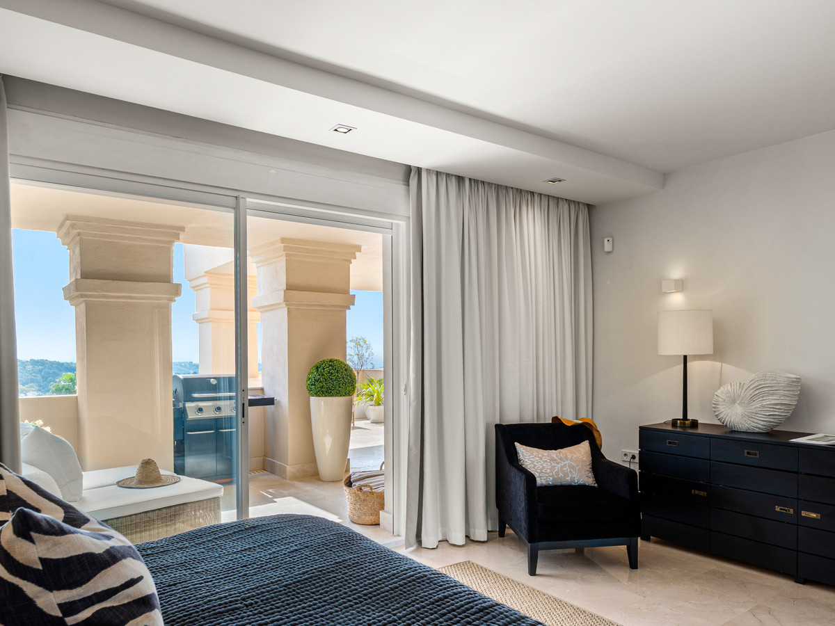 3 Bed Apartment for sale in Nueva Andalucía Costa Del Sol, Málaga, Spain