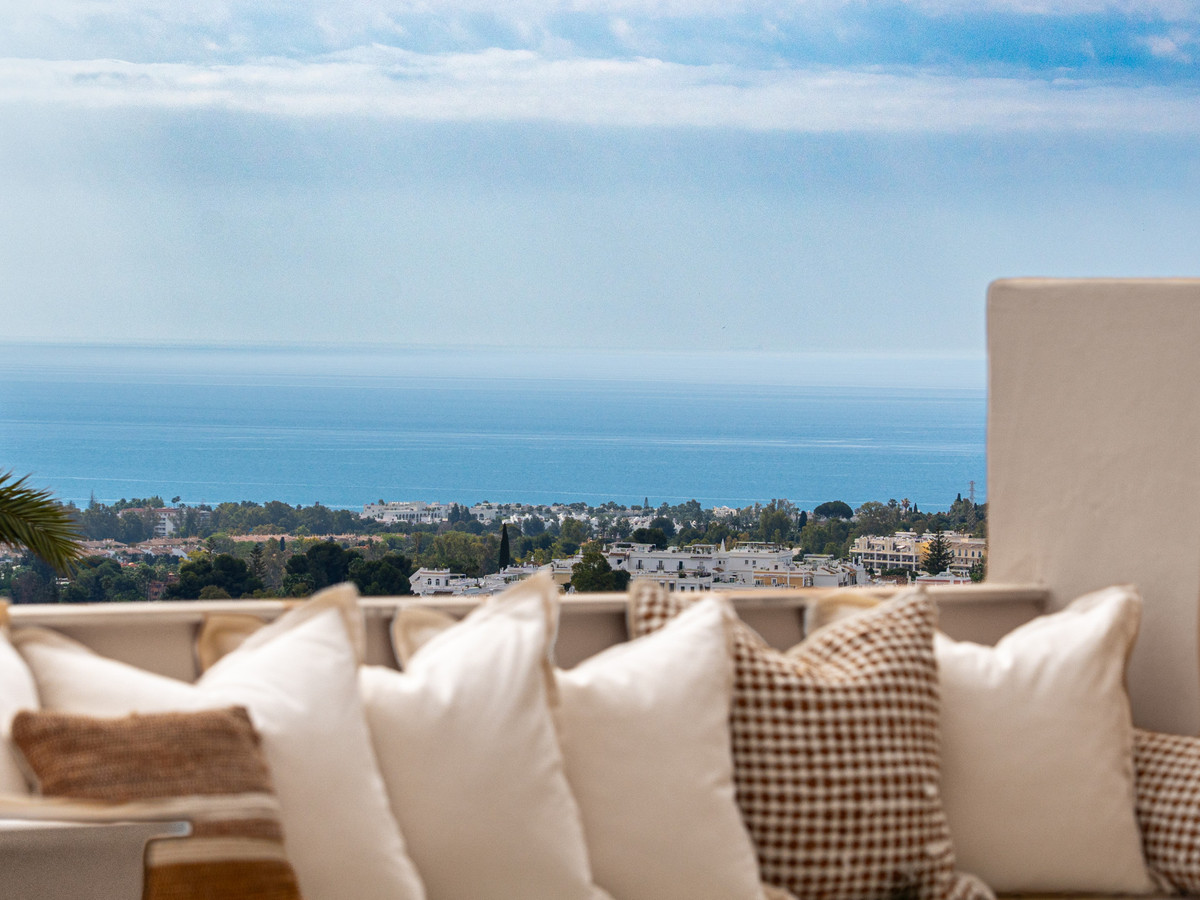 3 Bed Apartment for sale in Nueva Andalucía Costa Del Sol, Málaga, Spain