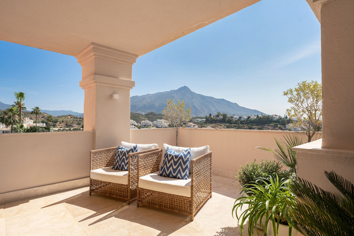 3 Bed Apartment for sale in Nueva Andalucía Costa Del Sol, Málaga, Spain