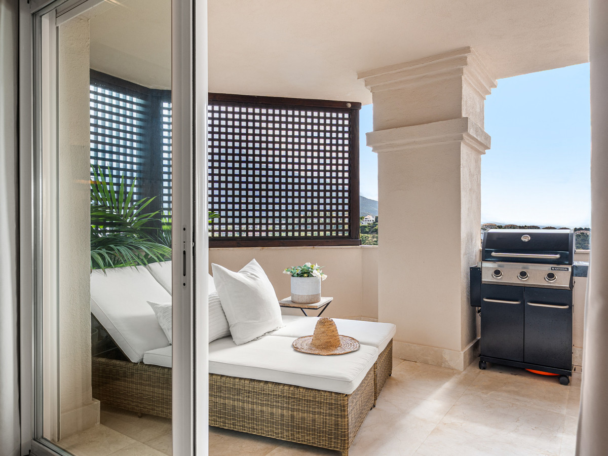 3 Bed Apartment for sale in Nueva Andalucía Costa Del Sol, Málaga, Spain