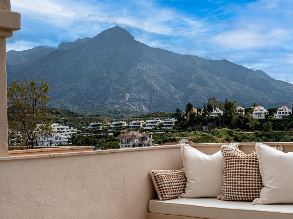 3 Bed Apartment for sale in Nueva Andalucía Costa Del Sol, Málaga, Spain