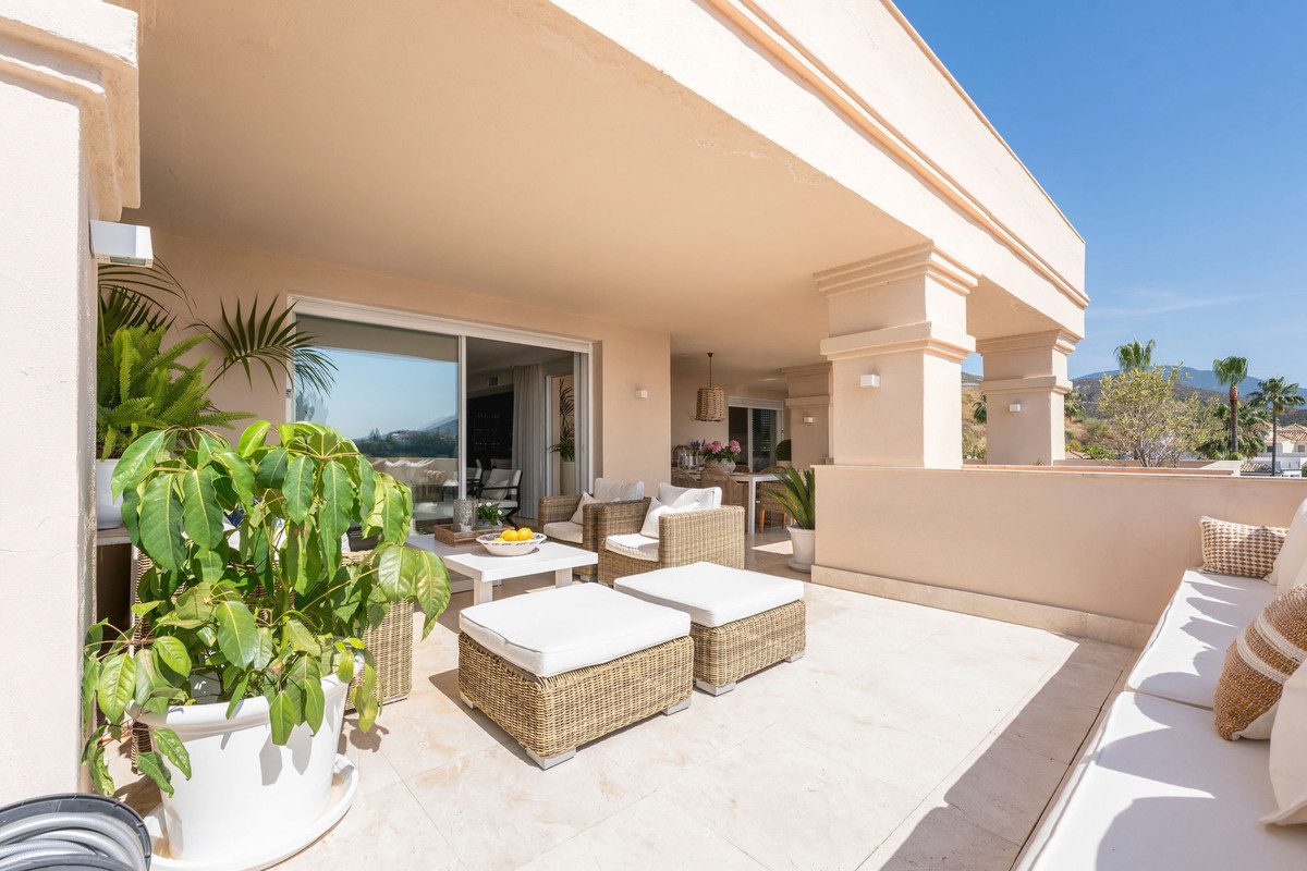 3 Bed Apartment for sale in Nueva Andalucía Costa Del Sol, Málaga, Spain
