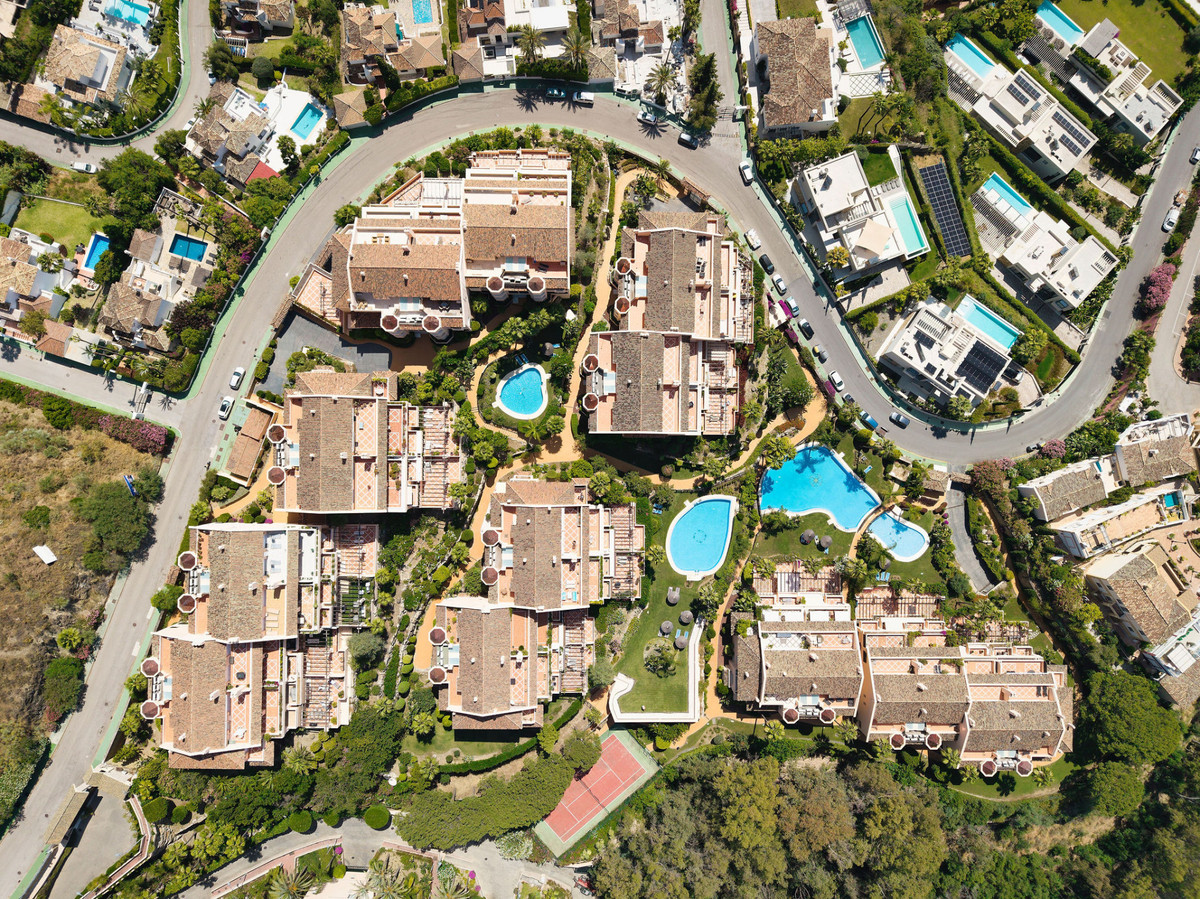 3 Bed Apartment for sale in Nueva Andalucía Costa Del Sol, Málaga, Spain