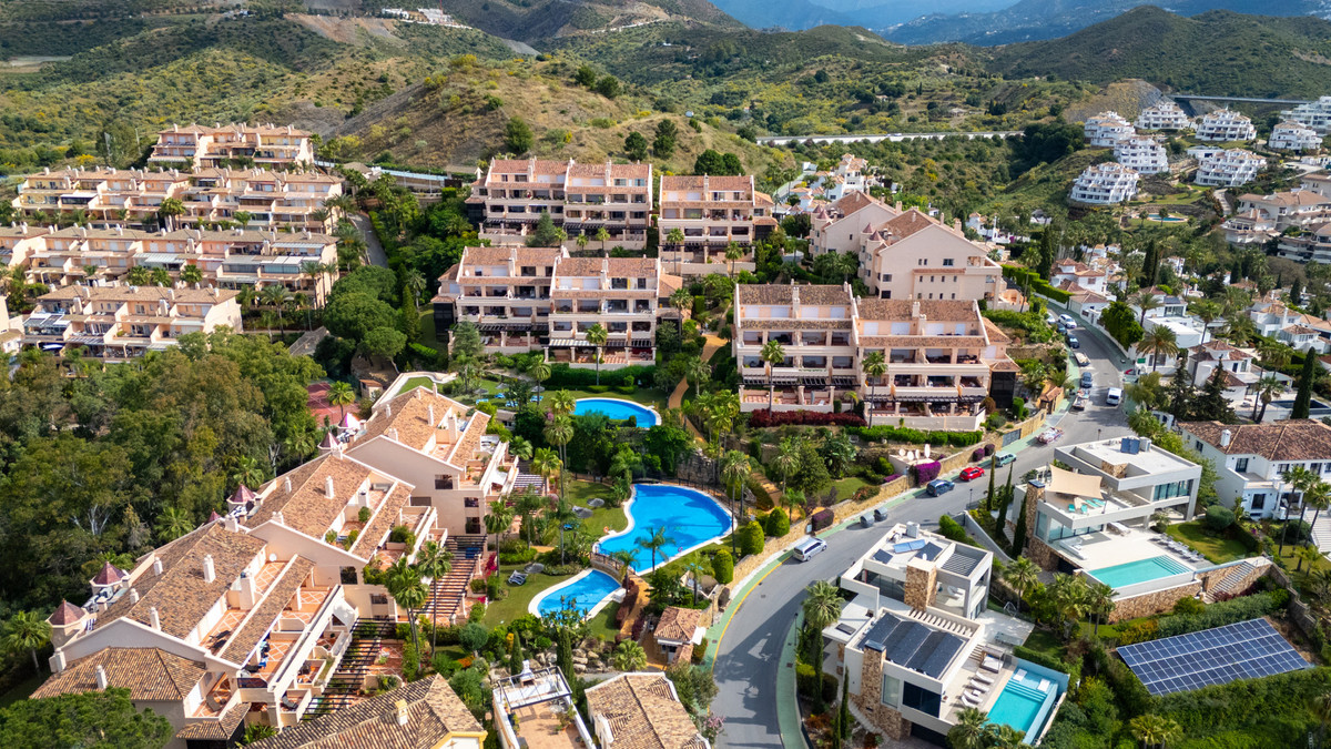 3 Bed Apartment for sale in Nueva Andalucía Costa Del Sol, Málaga, Spain