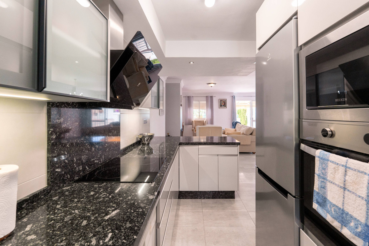 3 Bed Townhouse for sale in Nueva Andalucía Costa Del Sol, Málaga, Spain
