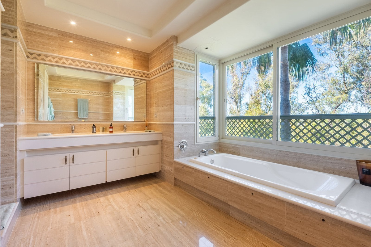 3 Bed Apartment for sale in Marbella Costa Del Sol, Málaga, Spain
