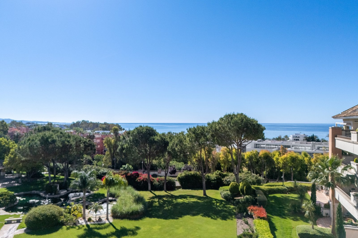 3 Bed Apartment for sale in Marbella Costa Del Sol, Málaga, Spain