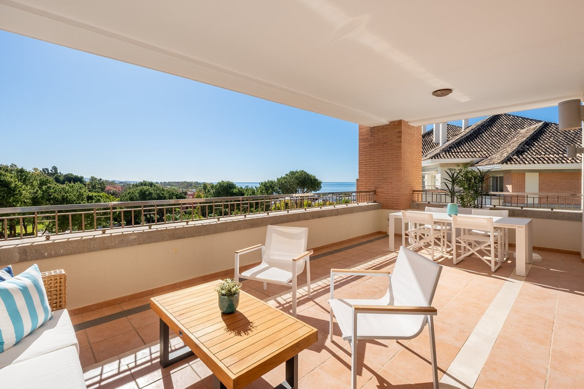 3 Bed Apartment for sale in Marbella Costa Del Sol, Málaga, Spain