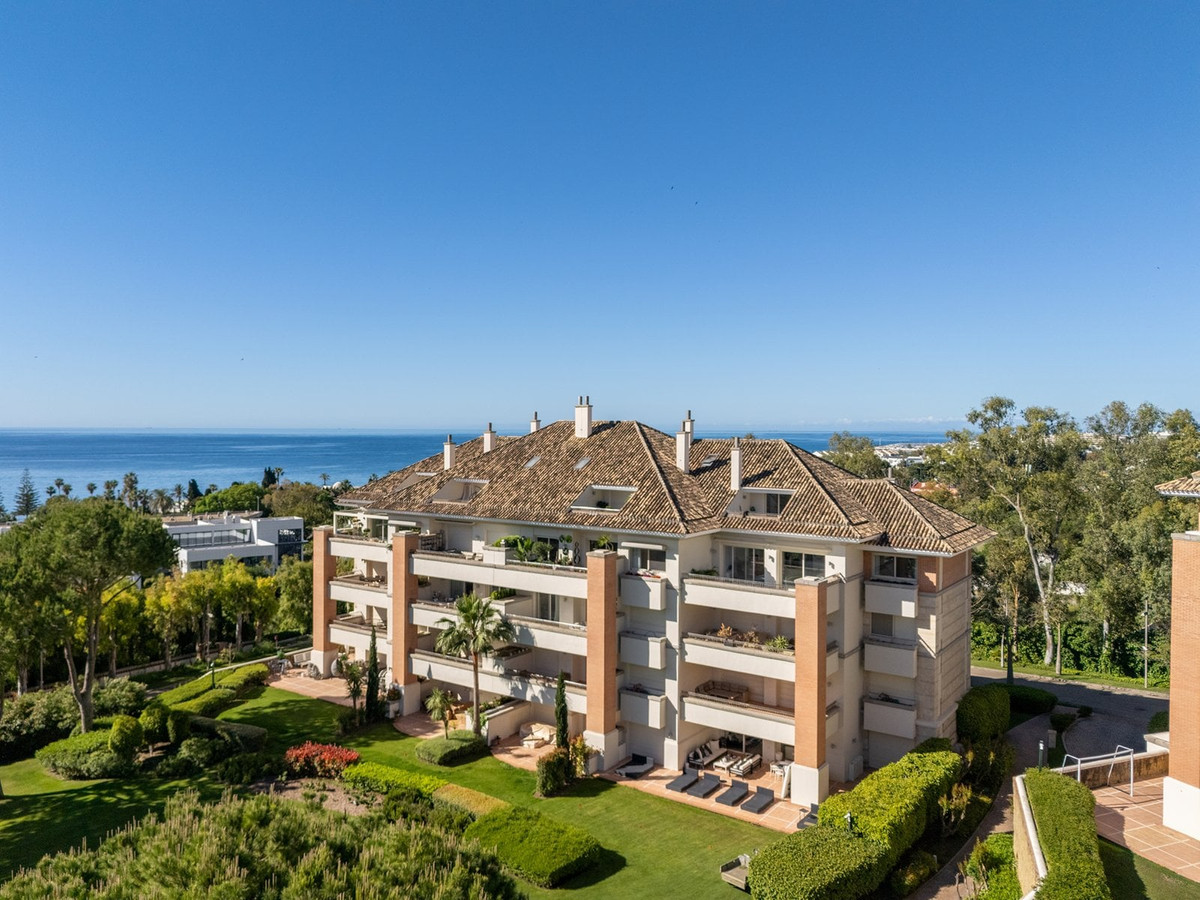 3 Bed Apartment for sale in Marbella Costa Del Sol, Málaga, Spain